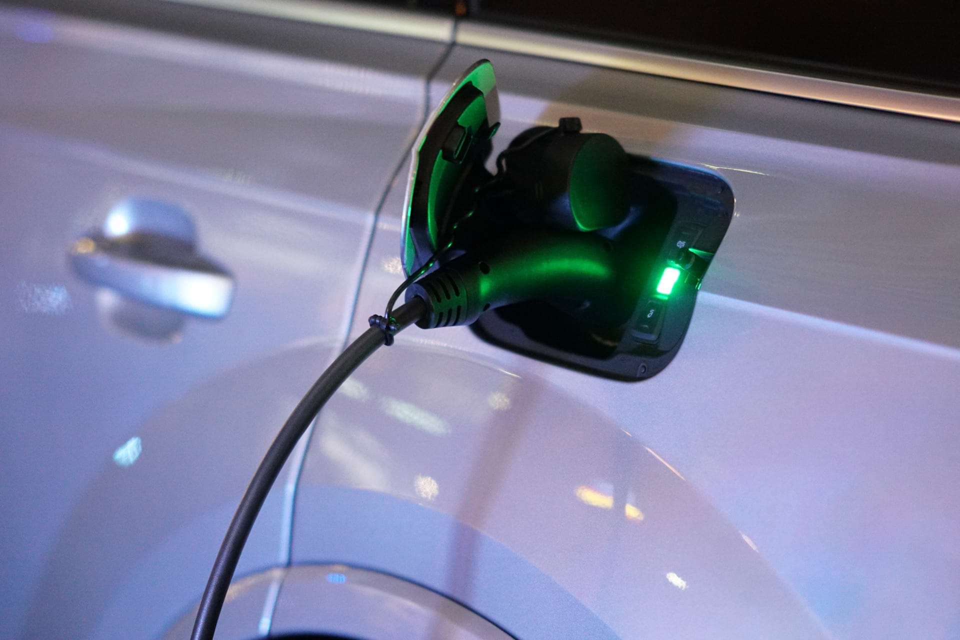 Elektrofahrzeug-Ladung im Unternehmen: Steuerliche Vorzüge für Sie